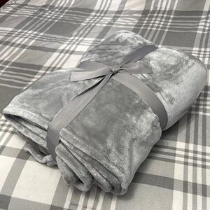 Luxurious Gray Velvet Blanket